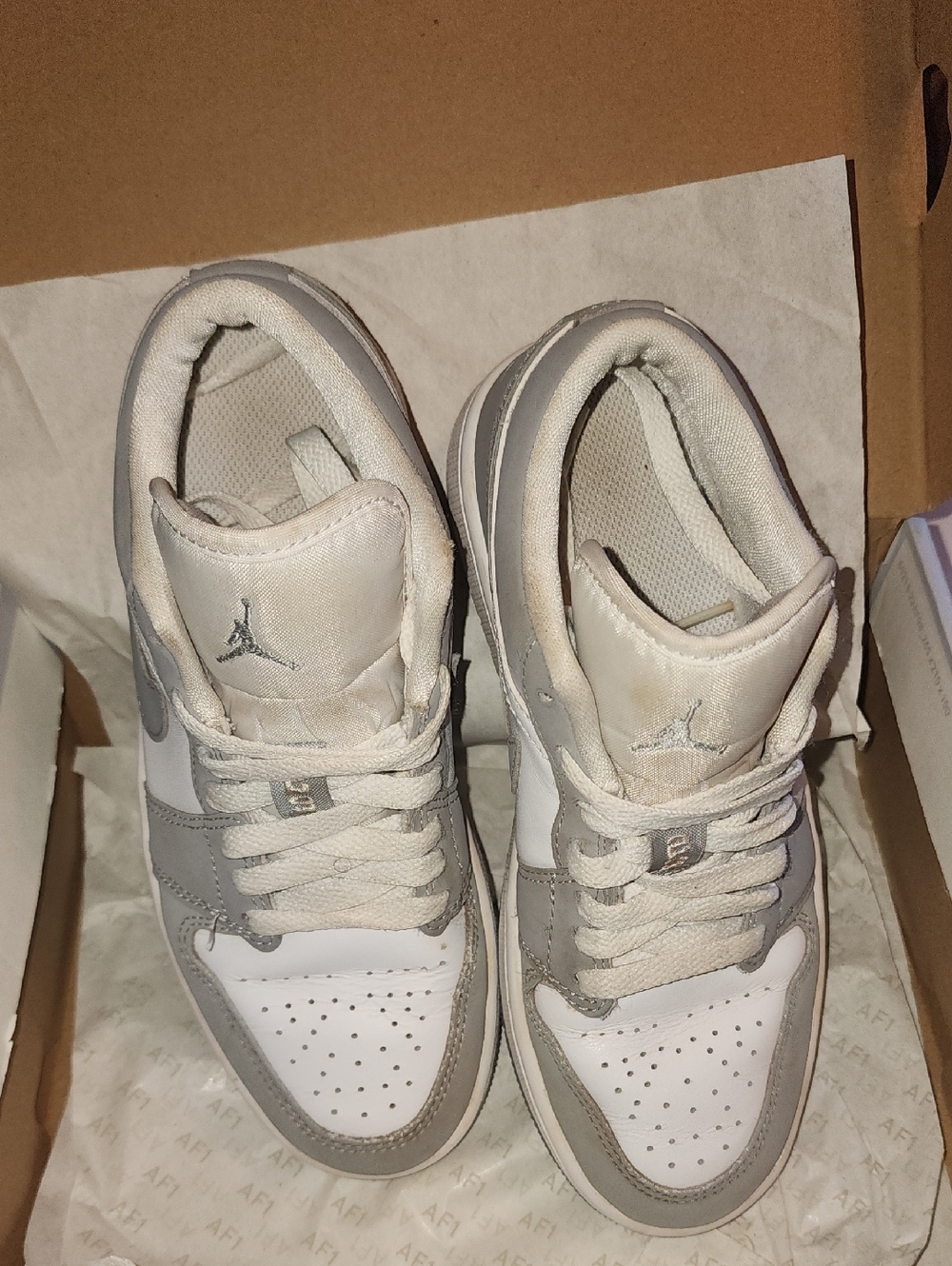 Nike Air Force 1 Big Kids Shors in White and Light Gray Size 4Y